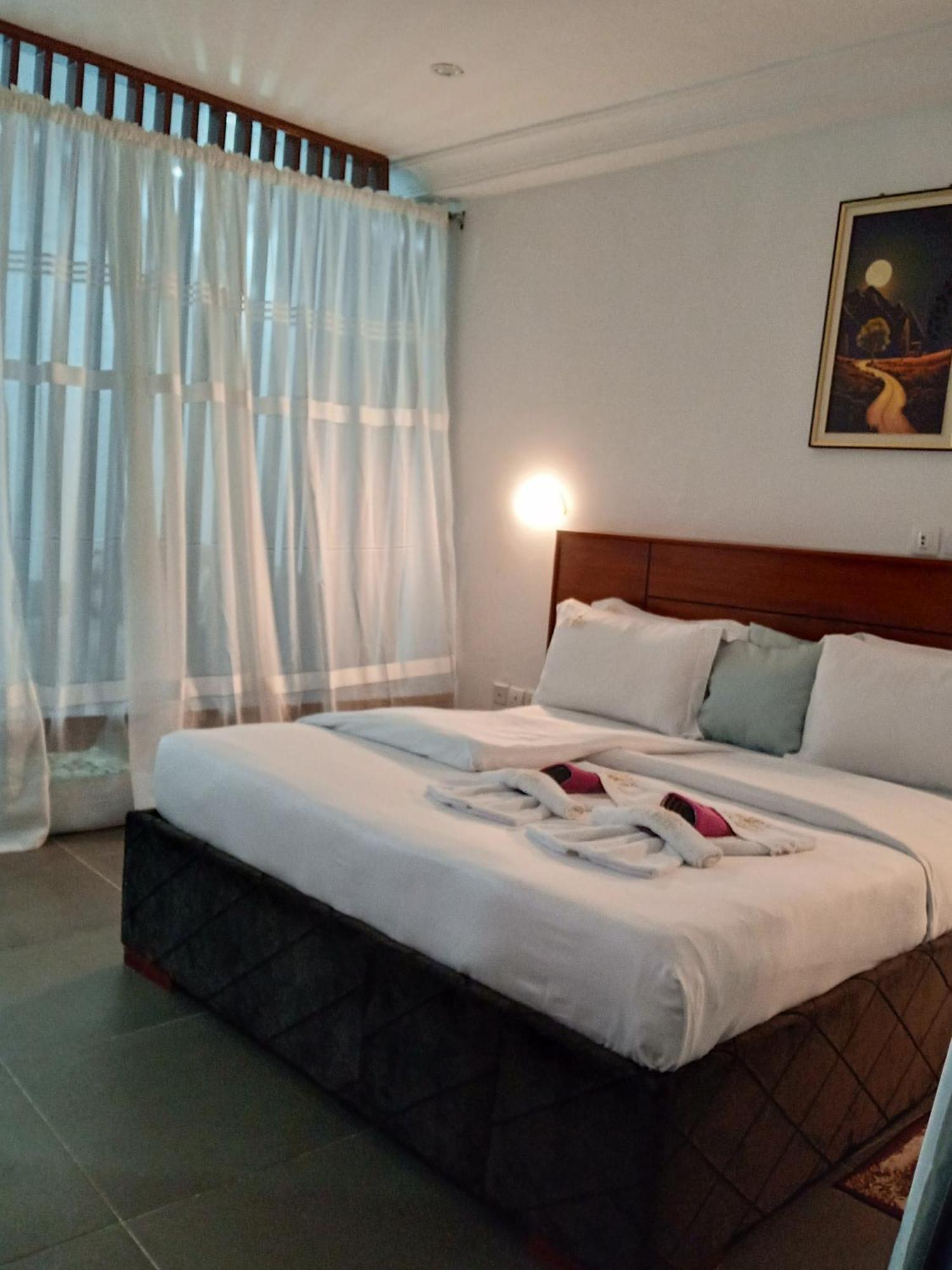 Cofe Hotel Yaoundé Exterior photo